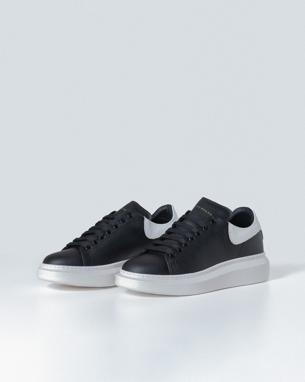 WNB // SNEAKERS STAR BLACK