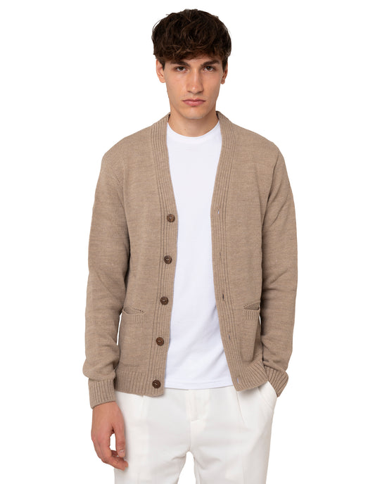 Cardigan con bottoni e tasche